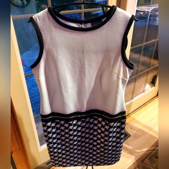 Roz & Ali Geometric White, Black & Gold Sheath Sleeveless Sz. 10 Dress - Picture 1 of 11